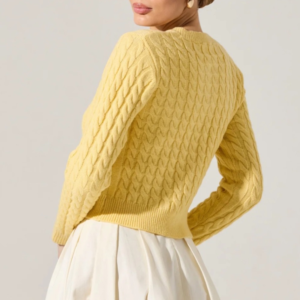 LIKE NEW ASTR THE LABEL Pearl Button Cable Knit Cardigan - Picture 6 of 9